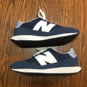 New Balance Women's 237 V1 Sneaker, Navy & White, Size 10